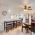 Breezy Fresno Home - Near Airport And Downtown