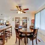 Breezy Fresno Home - Near Airport And Downtown