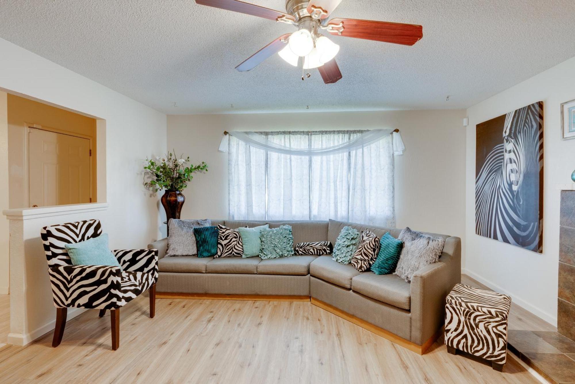 Holiday home Breezy - Near Airport And Downtown