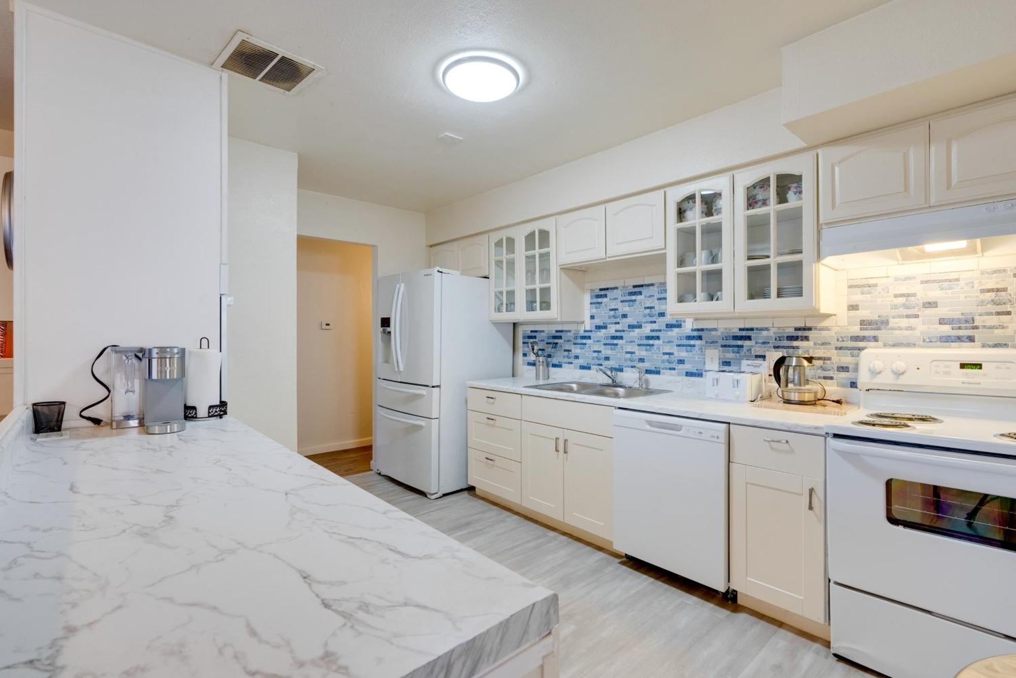 Breezy - Near Airport And Downtown Holiday home *